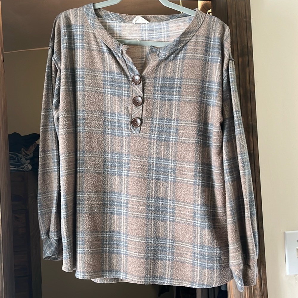 BiBi-boutique buy-Only worn three times, Long sleeve, faux button down